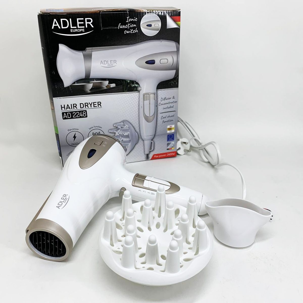Електричний фен для волосся Adler AD-2248 White 2400Вт для укладання та сушіння з насадками з іонізацією